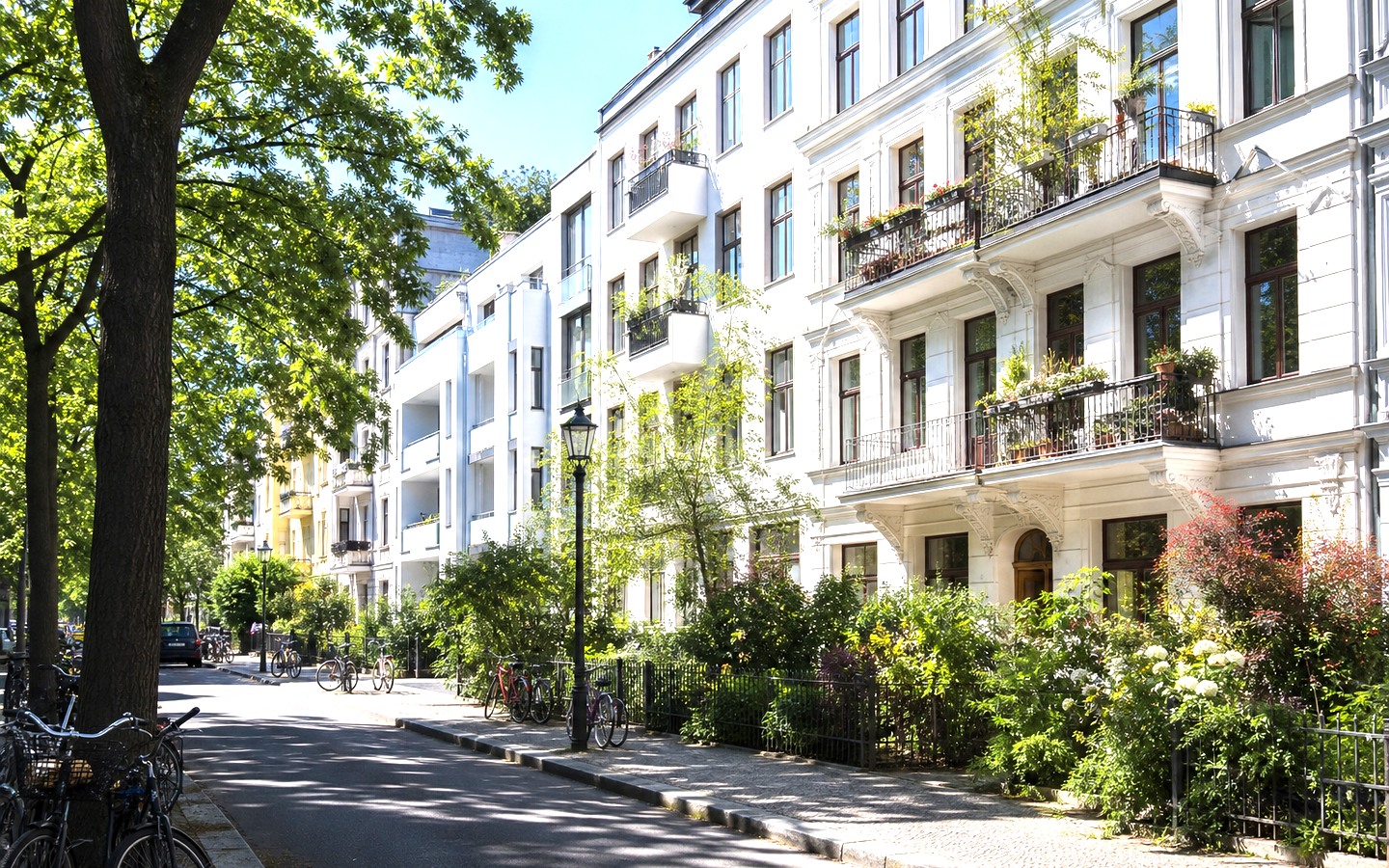 Umzug in beide Richtungen als helles Symbolbild für ich-liebe-berlin.com